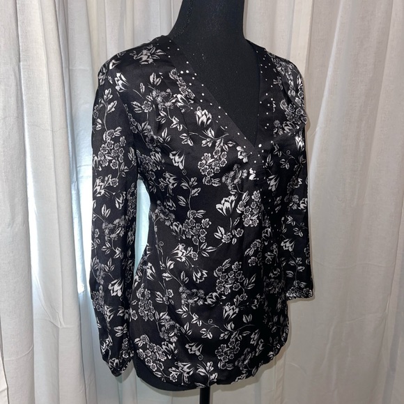Beautiful Daniel Rainn Floral and Polka Dot Wrap Front Blouse - Picture 3 of 5